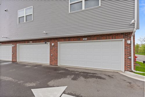 3973 Trailwaycommons Cir, Auburn Hills, MI, 48326-3988 | Card Image