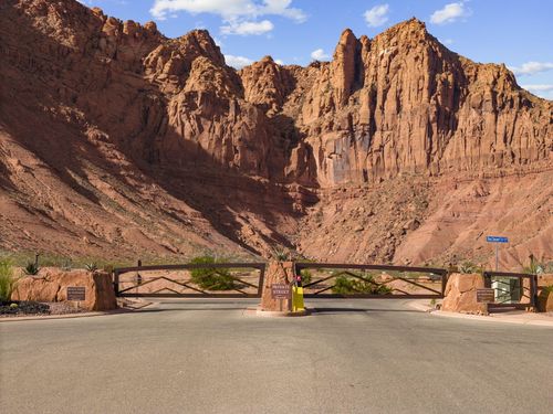 463 E Red Desert Trl, Ivins, UT, 84738-1335 | Card Image