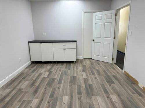 2r-44 Atlantic Ave, Hempstead, NY, 11550-1303 | Card Image