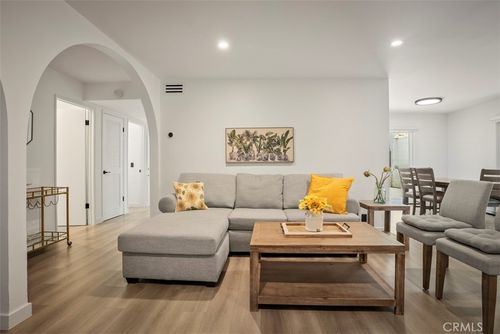 25-2648 State St, SANTA BARBARA, CA, 93105-3585 | Card Image