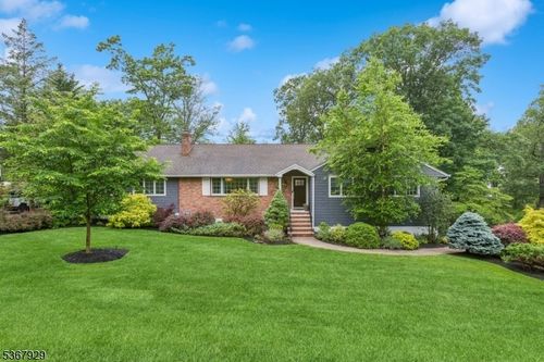 11 Old Farm Rd, North Caldwell, NJ, 07006-4121 | Card Image