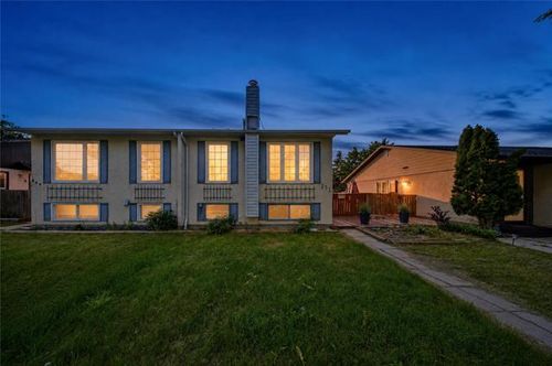 331 Meadowood Dr, Winnipeg, MB, R2M4N9 | Card Image