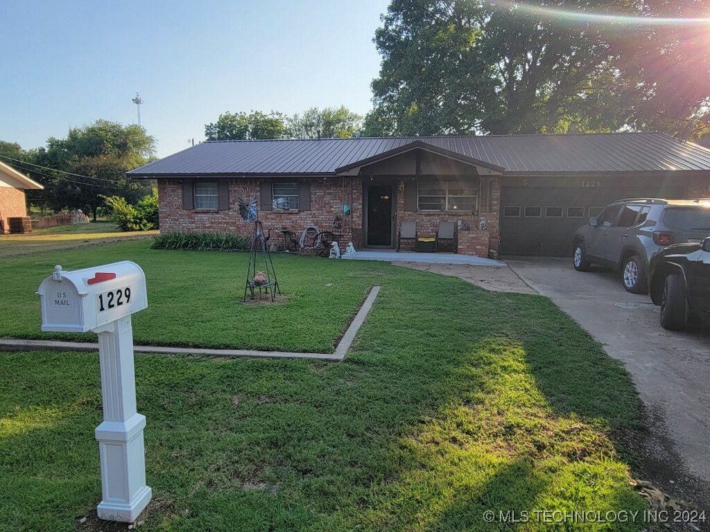 Wood Ave, Hominy, OK 74035