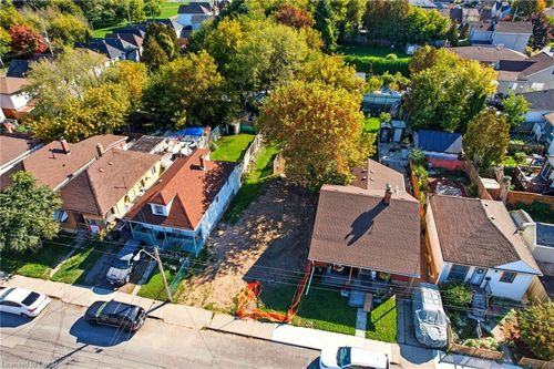 548 Mary St, Hamilton, ON, L8L4X7 | Card Image