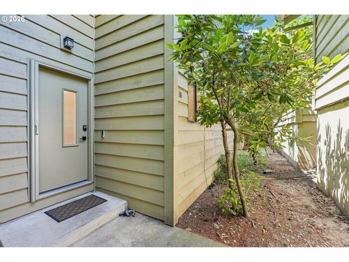 38 Cervantes Cir, Lake Oswego, OR, 97035-1234 | Card Image