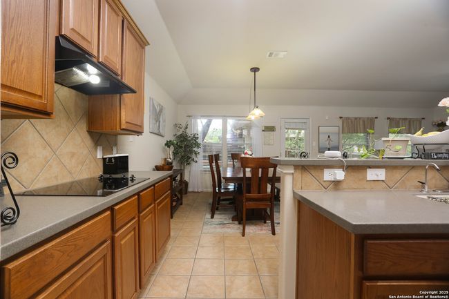 8803 Shuteye Peak, House other with 4 bedrooms, 2 bathrooms and null parking in Helotes TX | Image 10