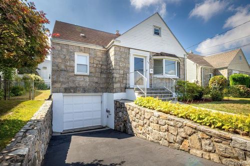 73 Storey Ln, Yonkers, NY, 10710-4411 | Card Image