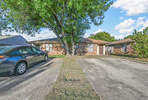 1126 S Clark Road, Cedar Hill, TX, 75104 | Card Image