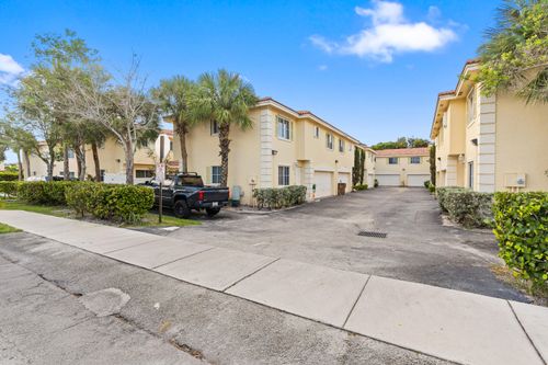 176 Se 2nd St, Deerfield Beach, FL, 33441-3906 | Card Image