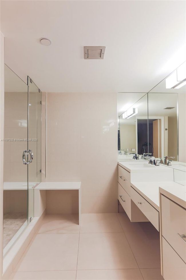 APT-510 - 1000 Quayside Ter, Condo with 2 bedrooms, 2 bathrooms and null parking in Miami FL | Image 17