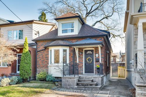 21 Harshaw Avenue, Toronto, ON, M6S1X9 | Card Image