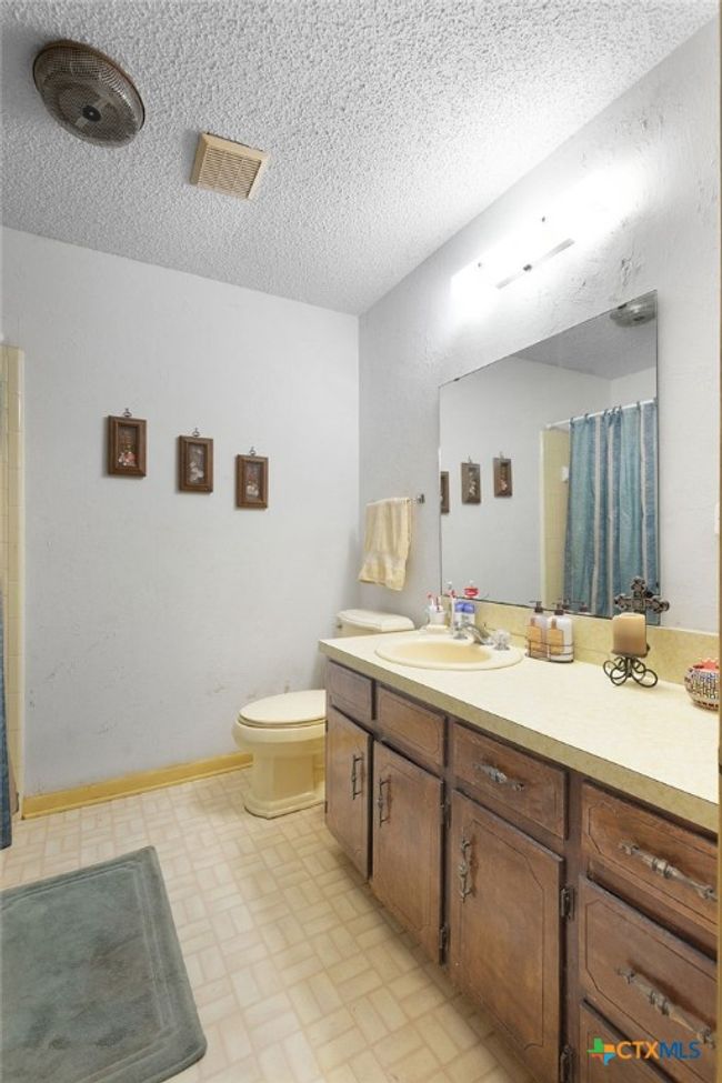Primary bathroom (shower/tub combo) | Image 23
