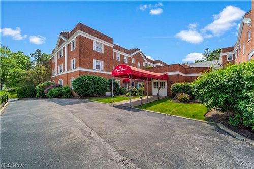 19436 Van Aken Blvd, Shaker Heights, OH, 44122-3526 | Card Image