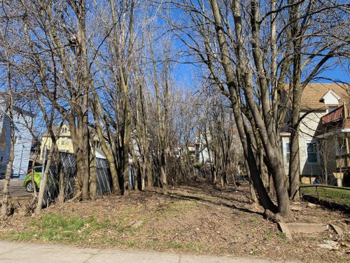 2221 W 3rd St, DULUTH, MN, 55806-1907 | Card Image