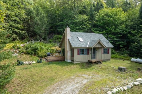 398 Tallwood Cir, Londonderry, VT, 05148-9533 | Card Image