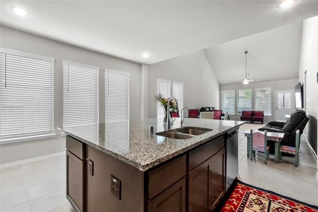 2739 Meadow View Ln, House other with 5 bedrooms, 4 bathrooms and 2 parking in Conroe TX | Image 6