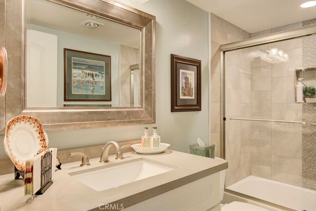 Guest bathroom. | Image 27