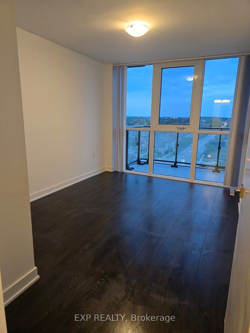 1005-75 Oneida Cres, Richmond Hill, ON, L4B0H3 | Card Image