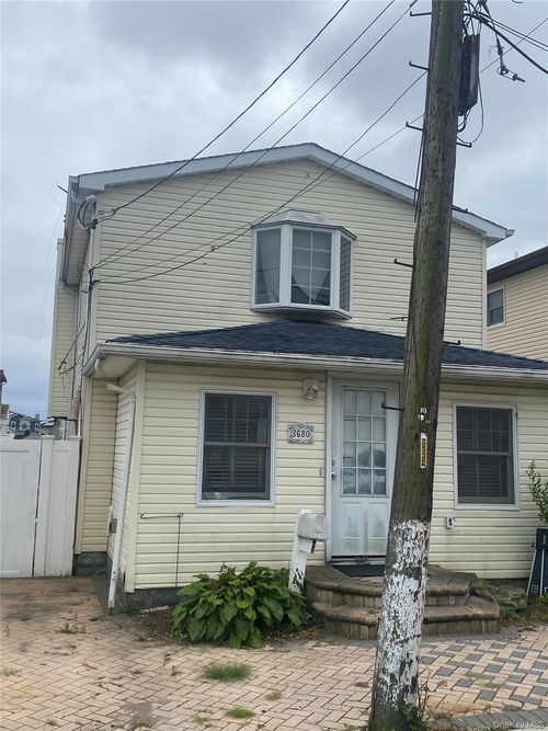 3680 Naomi St, Seaford, NY, 11783-3407 | Card Image