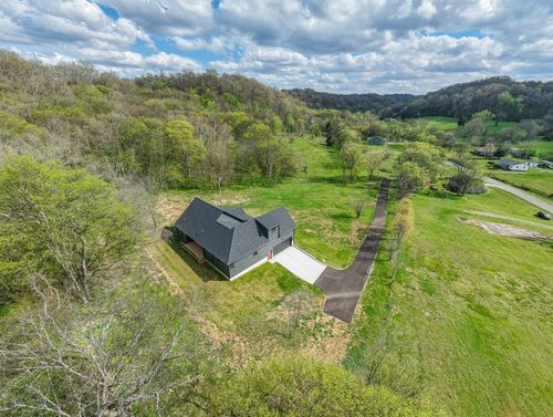 8415 W Sheepneck Rd, Mount Pleasant, TN, 38474-1554 | Card Image