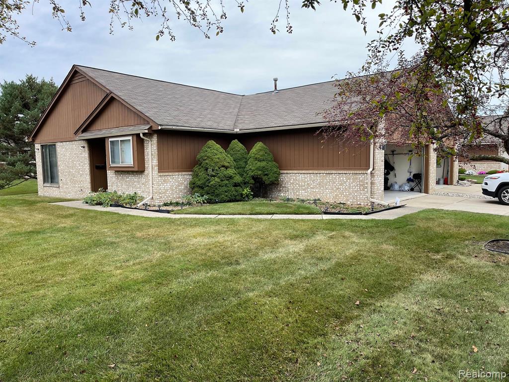 Garfield Manor Dr, Clinton Township, MI 48038 #1