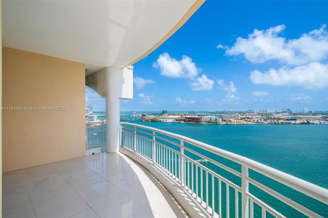 APT-2611 - 888 Brickell Key Dr, Condo with 2 bedrooms, 3 bathrooms and null parking in Miami FL | Image 25