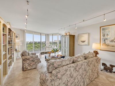 901 - 2000 Towerside Ter, Condo with 2 bedrooms, 2 bathrooms and null parking in Miami FL | Image 1