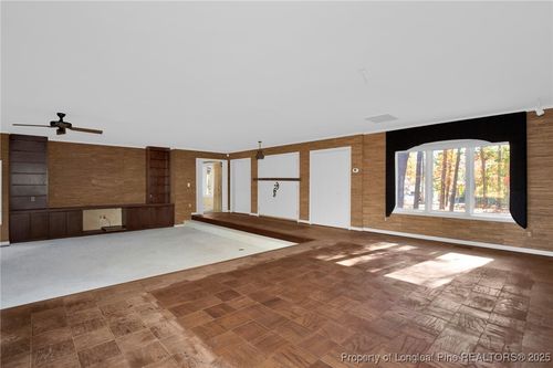 549 Rainforest Rd, Hope Mills, NC, 28348-8302 | Card Image