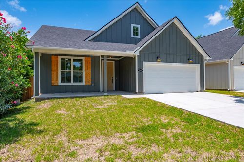 2410 28th Ave N, Texas City, TX, 77590-3911 | Card Image