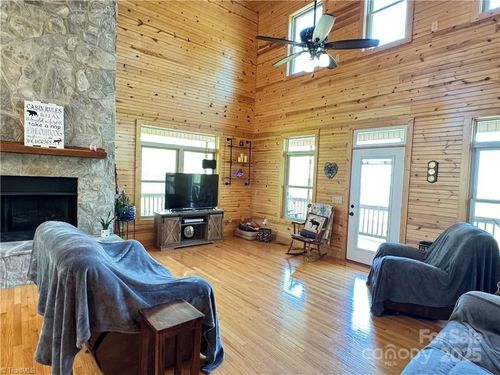 658 Green Point Ln, Boomer, NC, 28606-8240 | Card Image