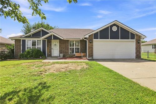 1002 Hampton Dr, Warrensburg, MO, 64093-9684 | Card Image