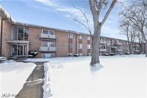 apt-b1-22081 River Oaks Dr, Rocky River, OH, 44116-3176 | Card Image