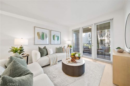204-2233 Martin, Irvine, CA, 92612-1436 | Card Image