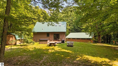 16862 Healy Lake Rd, Thompsonville, MI, 49683-9257 | Card Image