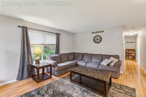 219 Elm Rd, Webberville, MI, 48892-9295 | Card Image