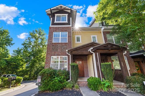 605 Village Main Cir, Davidson, NC, 28036-8121 | Card Image