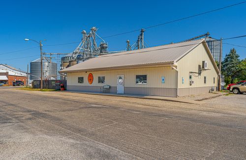 300 North St, Emden, IL, 62635-6427 | Card Image