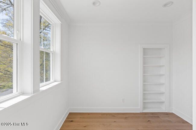 Upstairs office with secrete closet behind book shelf | Image 67