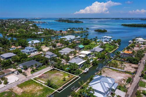 570 De Narvaez Dr, LONGBOAT KEY, FL, 34228-1406 | Card Image