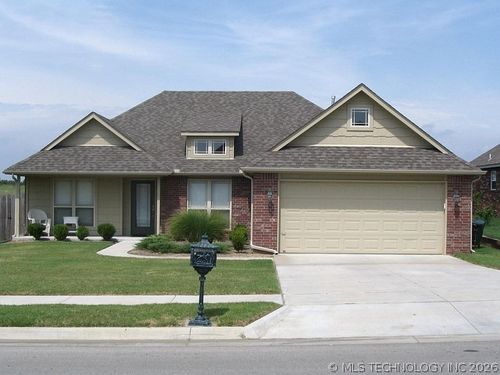 10005 E 101st St N, Owasso, OK, 74055-7807 | Card Image
