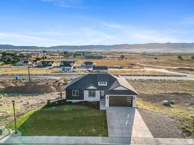 Aerial view of property and surrounding area with mountains | Image 31