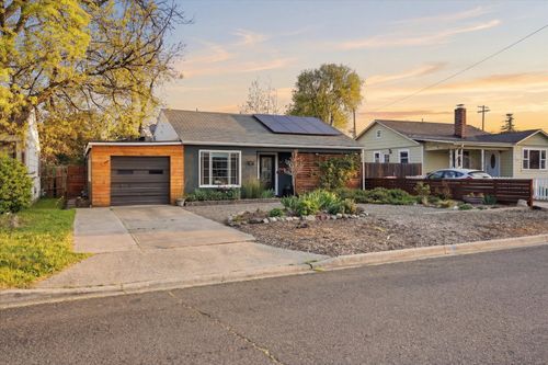 917 Grant Ave, Medford, OR, 97501-3407 | Card Image