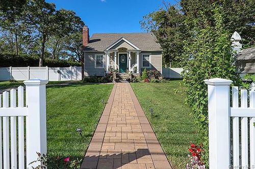 230 Kensington Ave, Bayport, NY, 11705-1833 | Card Image