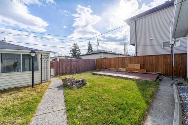 8531 47 Ave Nw, House other with 3 bedrooms, 2 bathrooms and 2 parking in Calgary AB | Image 34