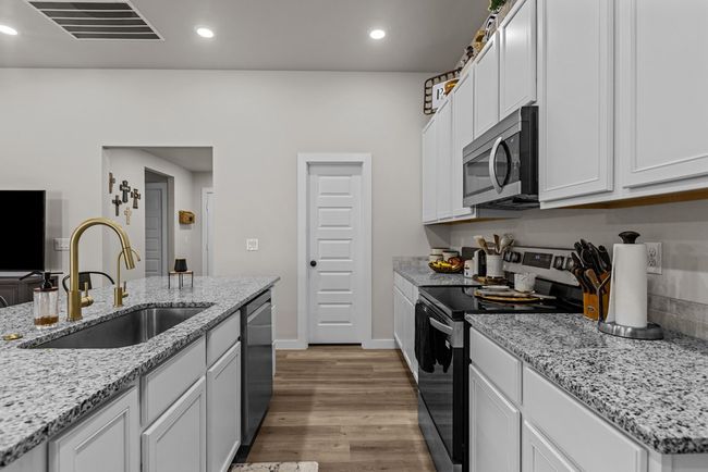 2021 Escalara St, House other with 4 bedrooms, 2 bathrooms and 2 parking in Midland TX | Image 8