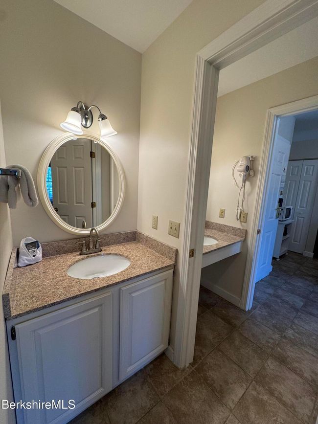 526 - 37 Corey Rd, Condo with 1 bedrooms, 1 bathrooms and null parking in Hancock MA | Image 11