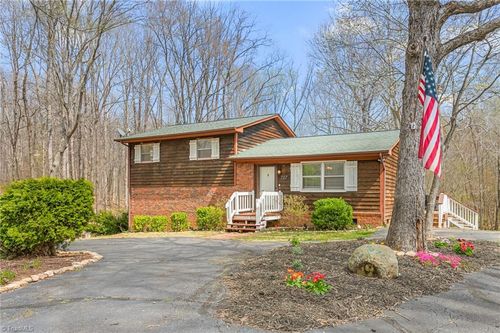 737 Young Rd, Stoneville, NC, 27048-8370 | Card Image