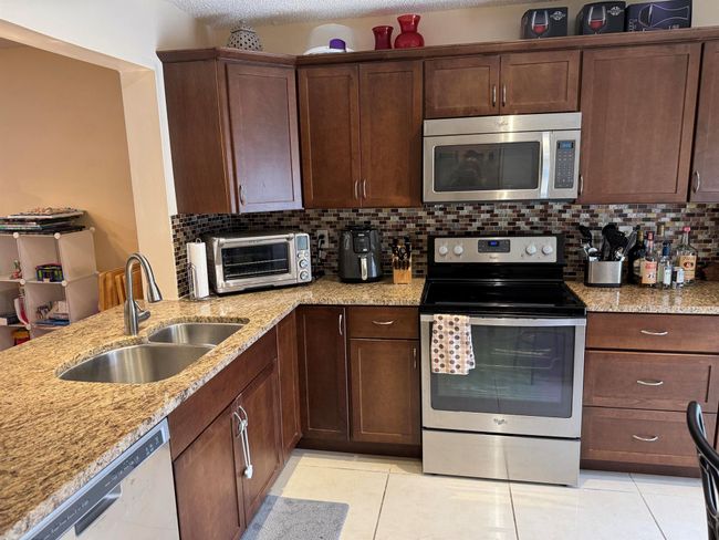28102 - 3779 Carambola Cir N, Condo with 3 bedrooms, 3 bathrooms and null parking in Coconut Creek FL | Image 6