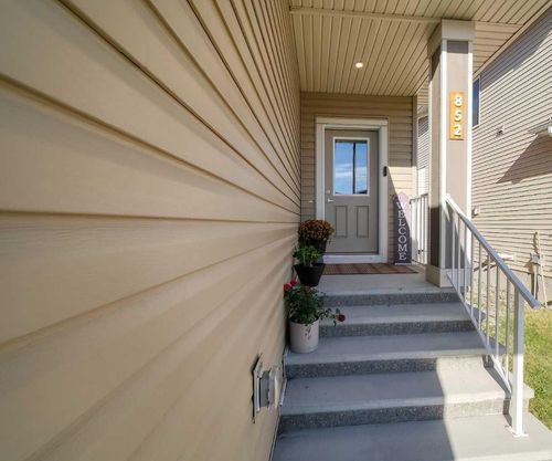 {{alt}} | Card Image