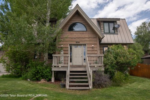 939 W Stuart St, Pinedale, WY, 82941-5365 | Card Image